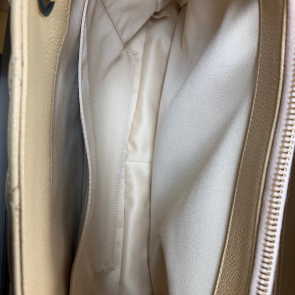 SOLD    Chanel Diamond-quilted Caviar Leather GST Beige Clair - Picture 5 of 15